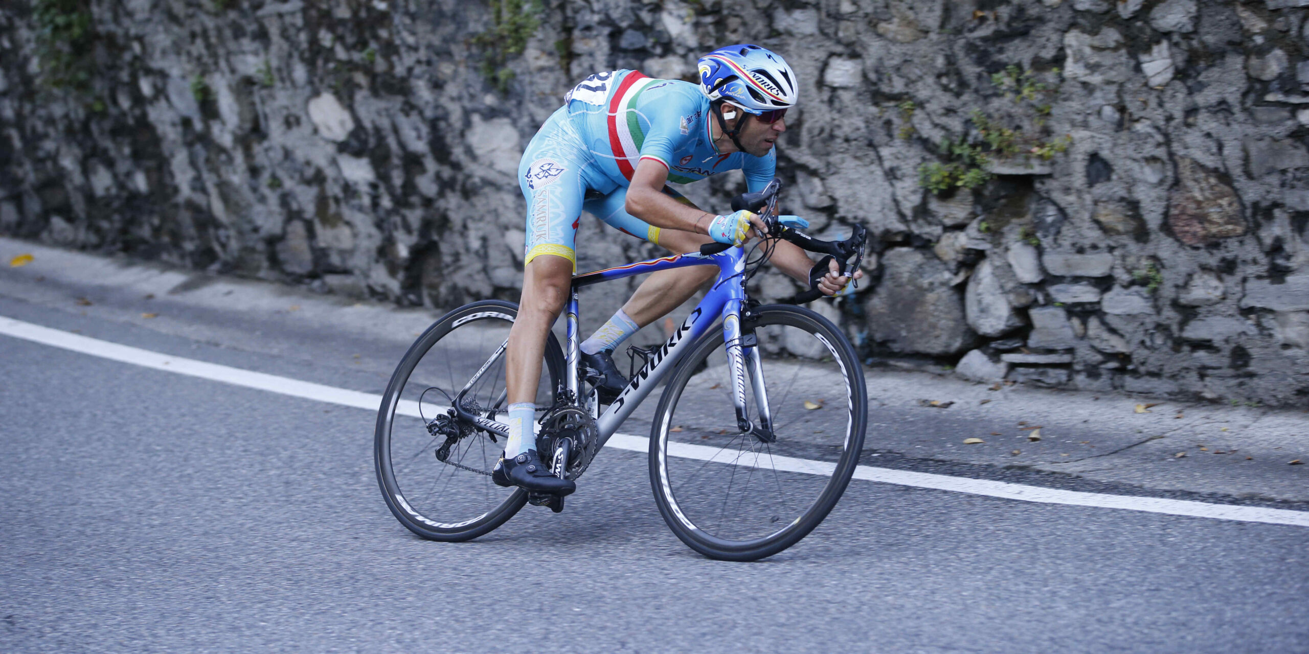 Un monumentale Vincenzo Nibali trionfa al Lombardia 2015