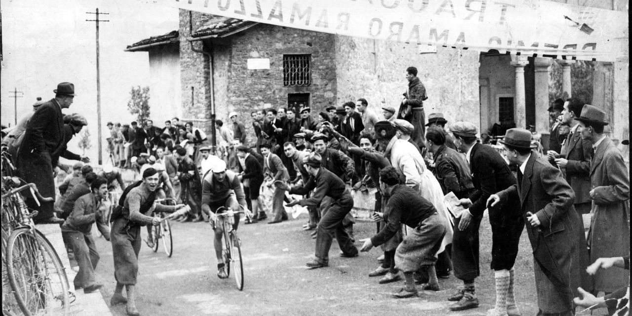 Sommità del Ghisallo durante Il Lombardia del 1939